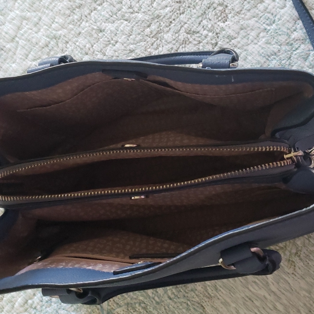 Handbag - Picture 3 of 5